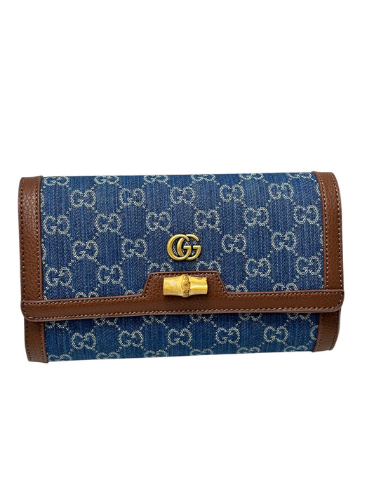 01 Purse with chain sling